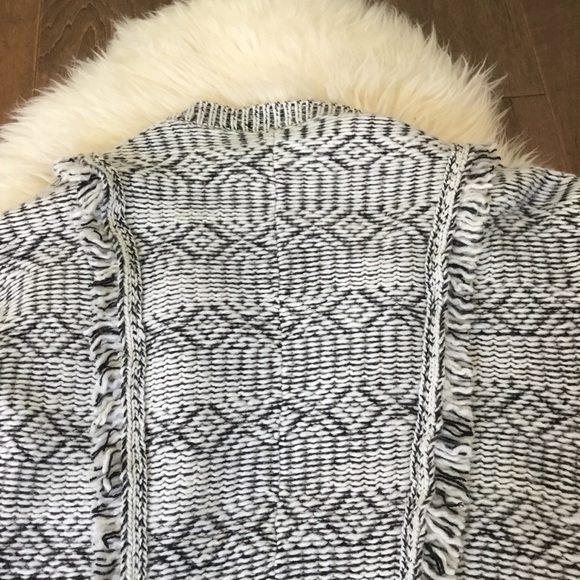 Gap XS Black & White Fringe Open Front Sweater - Picture 8 of 8